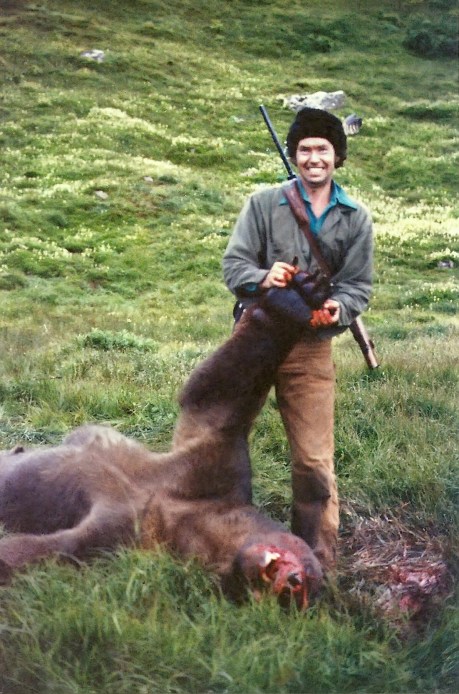 The huge 1,000 pound brown bear that Sam shot! 
